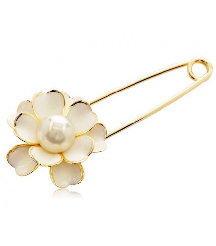 SB178 - Classic pearl flower brooch